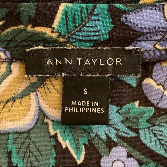 Ann Taylor Black Colorful Floral Print Short Sleeve Blouse Women’s Size Small - Picture 5 of 8